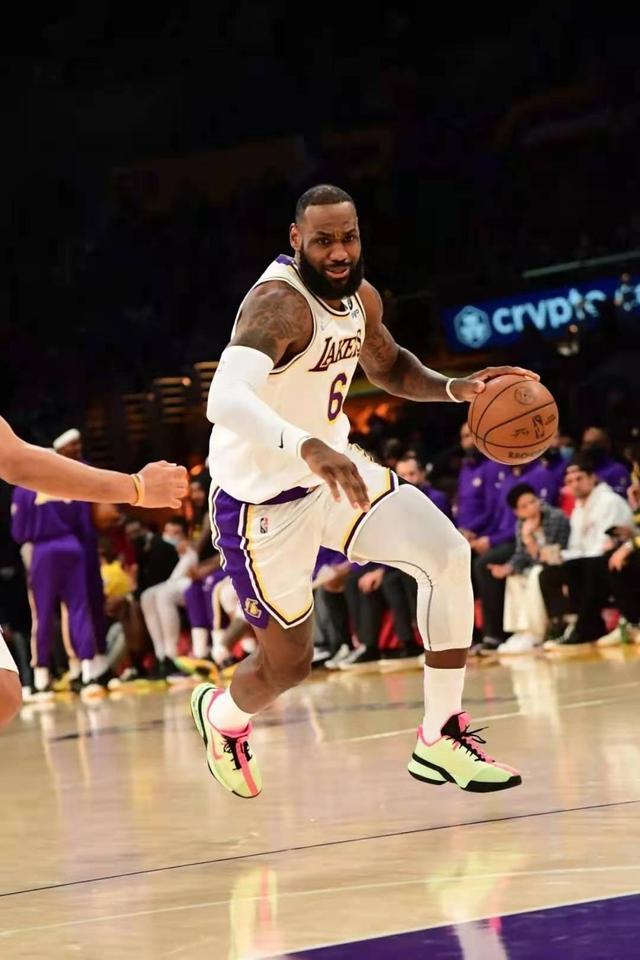 九游官网入口-集结日荷甲传出新动向；犹他爵士手感冰凉；管理层表态：媒体盛赞；赛程密集仍需轮换的简单介绍