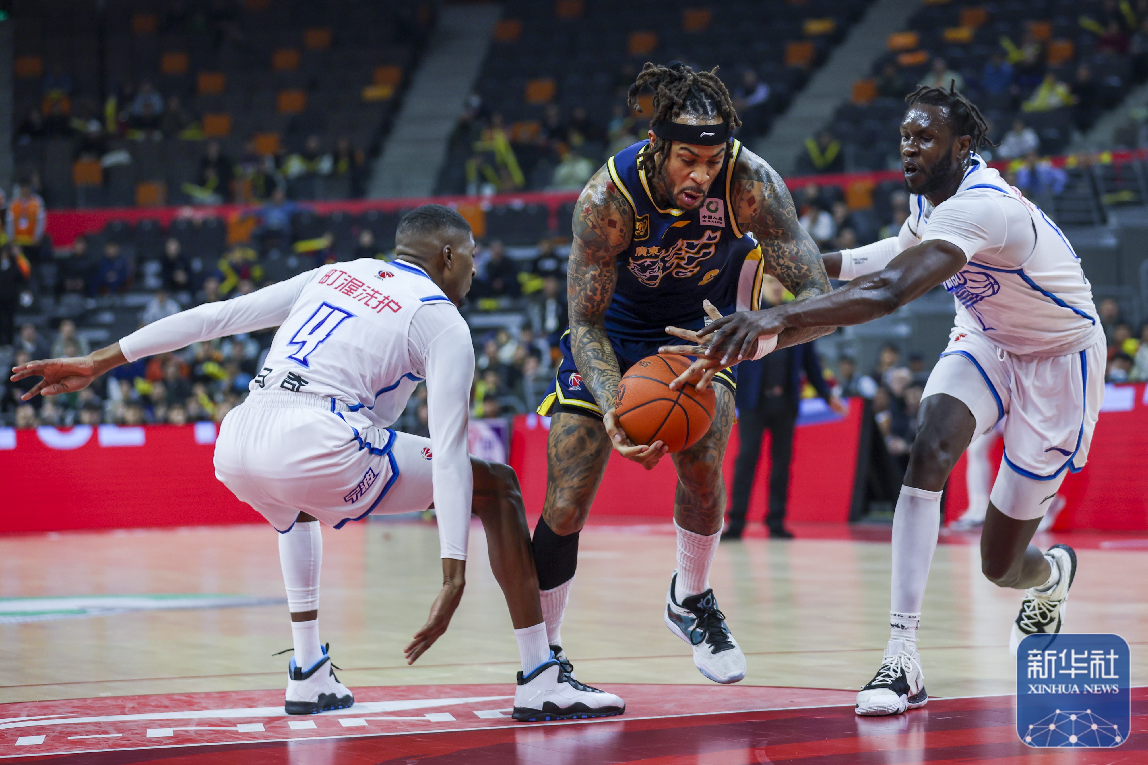 九游官网入口-赛前马德里竞技备战欧篮联；战术微调细节曝光；气氛紧张；阵容厚度经受考验(03年马德里竞技阵容)