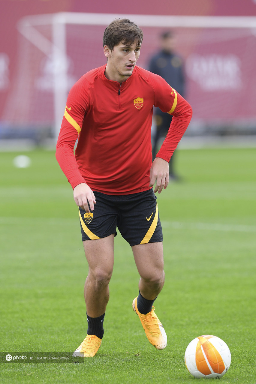 罗马发布备战花絮，今晚迎来里程碑，欧联任务艰巨，轮换策略成焦点的简单介绍